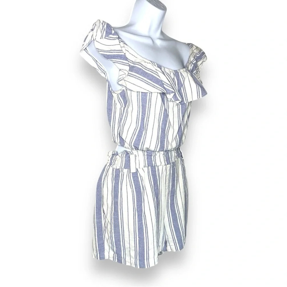 New Look Striped Two-Piece Set – Off Shoulder Top & Elastic Waist Shorts - Picture 3 of 11
